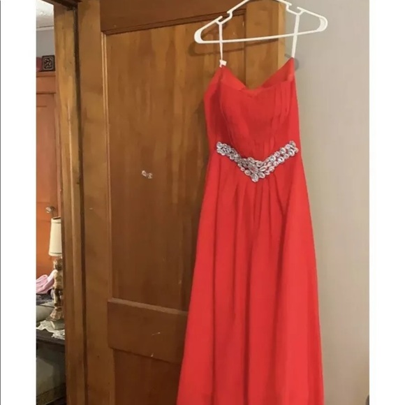 Dresses - Picture 3 of 3